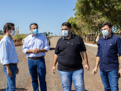 Prefeitura inicia pavimentação da estrada que dá acesso ao Cemitério Municipal Prefeitura inicia pavimentação da estrada que dá acesso ao Cemitério Municipal