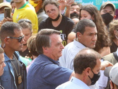 Em MS, Bolsonaro lembra do tereré e defende cloroquina: ‘o bucho é meu’