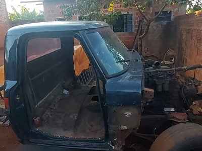 Polícia ‘estoura’ desmanche de carros furtados em Campo Grande e 3 são levados para a delegacia