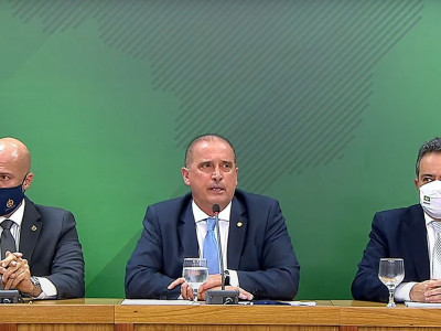 Ministro diz que PF vai investigar deputado por falas sobre vacina Ministro diz que PF vai investigar deputado por falas sobre vacina