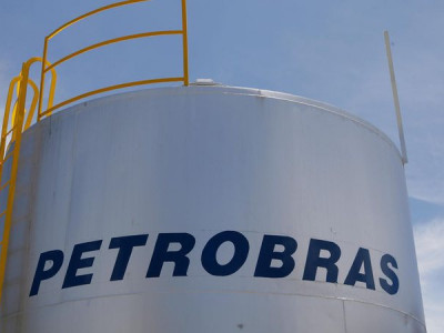 Petrobras reduz preço da gasolina em R$ 0,05 nas refinarias