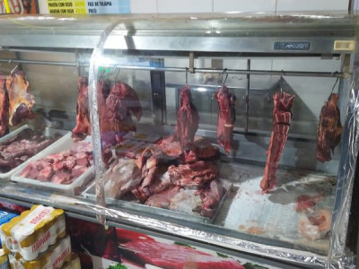 Donos de açougue são presos em MS com 180 quilos de carne estragada