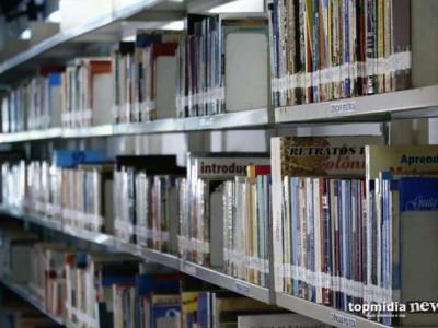 Escritores aprovam projeto que visa dar espaço para autores regionais na lista de livros das escolas