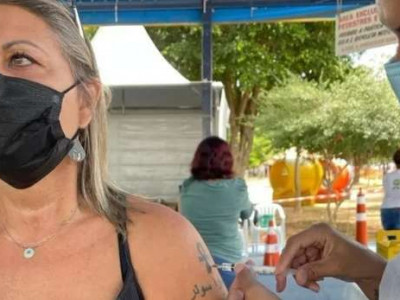 Veterinária confessa furar fila e tomar 3ª dose de vacina contra covid Veterinária confessa furar fila e tomar 3ª dose de vacina contra covid