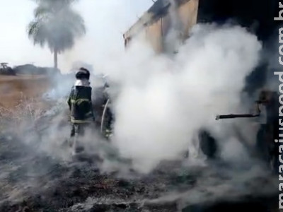 Carreta pega fogo em pane elétrica minutos após manutenção nos freios Carreta pega fogo em pane elétrica minutos após manutenção nos freios