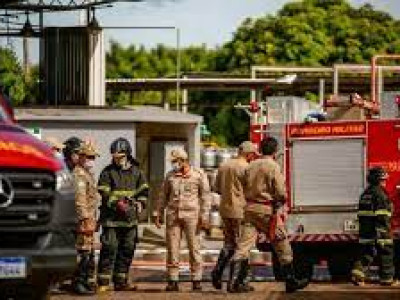 Depósito de embalagens da Bebidas Funada pega fogo em Indubrasil Depósito de embalagens da Bebidas Funada pega fogo em Indubrasil