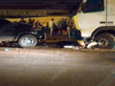 Maracaju: Jovem de apenas 19 anos de idade morre após colisão frontal entre caminhonete Hilux e carreta estacionada Maracaju: Jovem de apenas 19 anos de idade morre após colisão frontal entre caminhonete Hilux e carreta estacionada