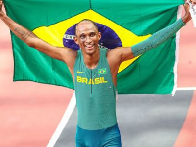 Olimpíada: Alison dos Santos é bronze nos 400 m com barreiras 