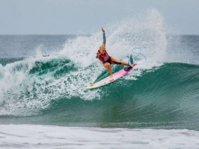Surfe: Tatiana Weston-Webb se garante nas quartas de final no México