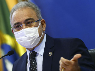 Vacinação de reforço contra covid-19 deve começar por idosos Vacinação de reforço contra covid-19 deve começar por idosos