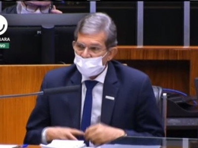 Câmara ouve presidente da Petrobras sobre preço de combustíveis