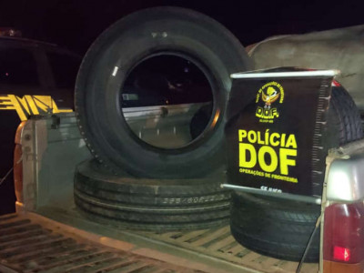 Caminhonete é apreendida carregada com pneus contrabandeados do Paraguai