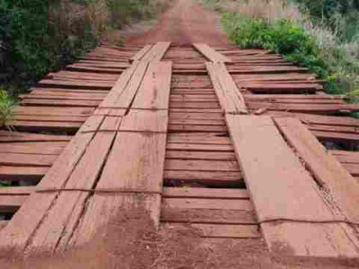 Dourados prepara substituições de pontes de madeira na área rural Dourados prepara substituições de pontes de madeira na área rural