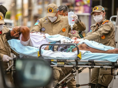 Esfaqueado, homem pede socorro em sorveteria na Vila Bandeirantes Esfaqueado, homem pede socorro em sorveteria na Vila Bandeirantes