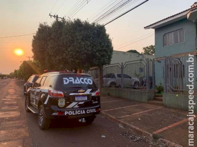 Espingarda e munições são apreendidas na casa de ex-servidor da prefeitura Espingarda e munições são apreendidas na casa de ex-servidor da prefeitura