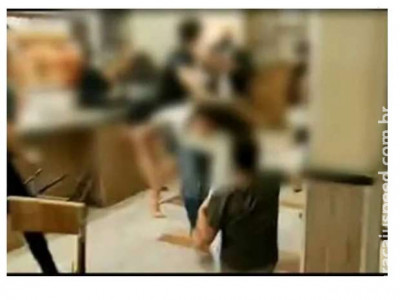 Funcionária denuncia assédio e apanha dentro de supermercado no Vilas Boas Funcionária denuncia assédio e apanha dentro de supermercado no Vilas Boas