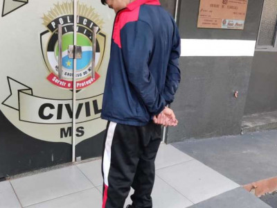 GM aborda grupo e apreende adolescente com droga e jovem por receptação GM aborda grupo e apreende adolescente com droga e jovem por receptação
