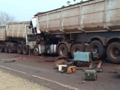 Identificados motoristas que morreram em engavetamento de caminhões na BR-262 Identificados motoristas que morreram em engavetamento de caminhões na BR-262