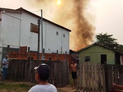 Incêndio provocado por curto-circuito destrói casa em Porto Murtinho