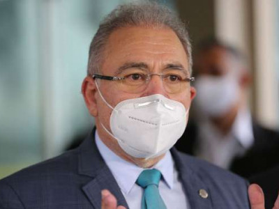 Ministro prevê fim da obrigatoriedade de máscara ao ar livre em novembro