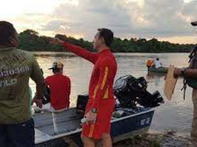 Mulher morre e homem desaparece durante passeio de barco no Rio Taquari Mulher morre e homem desaparece durante passeio de barco no Rio Taquari