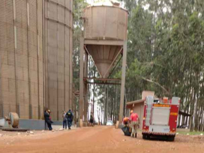Trabalhador de 32 anos morre soterrado por milho em silo de fazenda Trabalhador de 32 anos morre soterrado por milho em silo de fazenda
