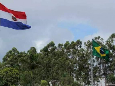 Após execuções, 180 policiais do Brasil e Paraguai buscam armas na fronteira Após execuções, 180 policiais do Brasil e Paraguai buscam armas na fronteira