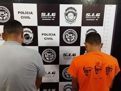 Assaltante que levou carro se apresenta e fica preso com comparsa Assaltante que levou carro se apresenta e fica preso com comparsa