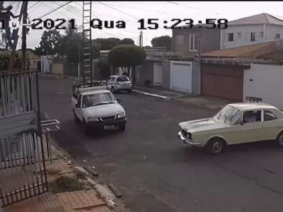 Câmera flagra momento em que trabalhador é eletrocutado na Vila Sobrinho Câmera flagra momento em que trabalhador é eletrocutado na Vila Sobrinho