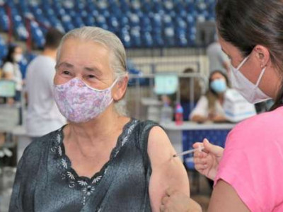 Campo Grande avança na aplicação da terceira dose em idosos