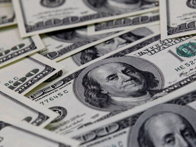 Dólar volta a fechar acima de R$ 5,50 com tensões no exterior