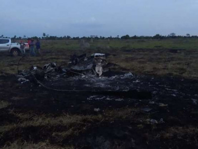 Funcionários veem helicóptero suspeito voando sobre aeronave caída em Batayporã Funcionários veem helicóptero suspeito voando sobre aeronave caída em Batayporã