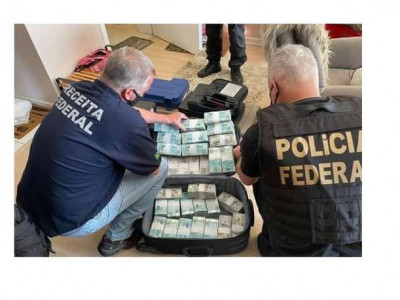 Grupo que usava escravos para fabricar cigarro clandestino é preso em Operação Grupo que usava escravos para fabricar cigarro clandestino é preso em Operação