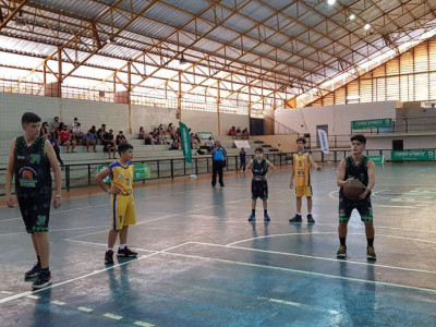 Mais de 400 atletas vão disputar modalidades coletivas dos Jogos Escolares Mais de 400 atletas vão disputar modalidades coletivas dos Jogos Escolares