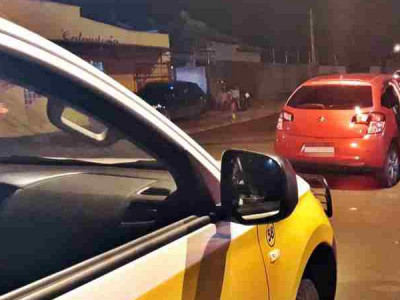 Mulher passa parada obrigatória e atropela guarda municipal em Dourados Mulher passa parada obrigatória e atropela guarda municipal em Dourados