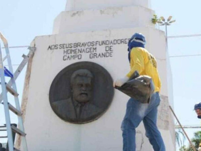 Um dos principais monumentos de Campo Grande, Obelisco começa a ser revitalizado Um dos principais monumentos de Campo Grande, Obelisco começa a ser revitalizado