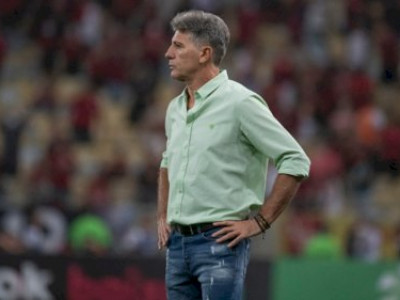 Após empate com a Chapecoense em 2 a 2, Renato Gaúcho sofre pressão da torcida para que saia do clube 
