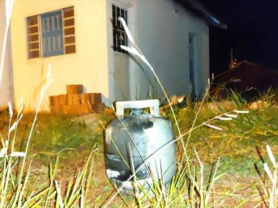 Botijão pega fogo e destrói cozinha de família em Ribas do Rio Pardo