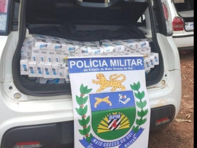 Carro abarrotado de cigarros contrabandeados é apreendido no Distrito de Nova Itamarati Carro abarrotado de cigarros contrabandeados é apreendido no Distrito de Nova Itamarati