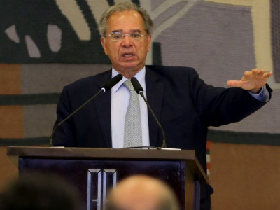 Dólar alto estimula investimentos no país, diz ministro Dólar alto estimula investimentos no país, diz ministro