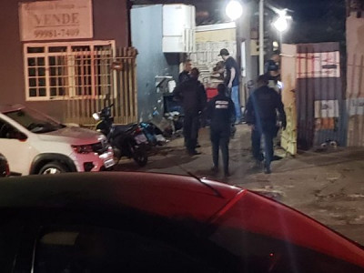 Jovem é executado a tiros dentro de oficina mecânica em Campo Grande Jovem é executado a tiros dentro de oficina mecânica em Campo Grande