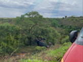 Maracaju: Corpo de Bombeiros atendem ocorrência de capotamento na MS-162. Veículo atingiu copa de árvores