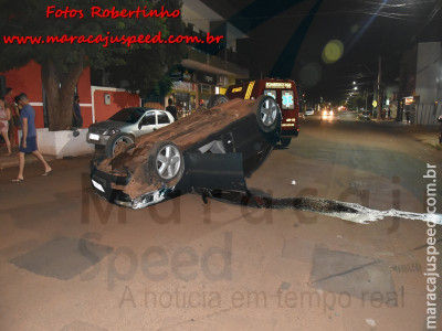 Maracaju: Corpo de Bombeiros e Polícia Militar atendem ocorrência de capotamento de veículo na Rua Antônio de Souza Marcondes