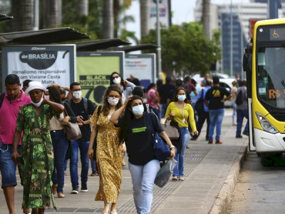 Não há casos da nova variante identificados no Brasil, diz ministério Não há casos da nova variante identificados no Brasil, diz ministério