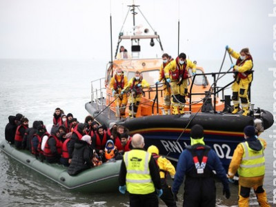 Naufrágio de bote de imigrantes no Canal da Mancha deixa 33 mortos Naufrágio de bote de imigrantes no Canal da Mancha deixa 33 mortos