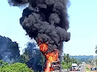 Pneu estoura, atinge tanque e carreta é destruída após pegar fogo Pneu estoura, atinge tanque e carreta é destruída após pegar fogo