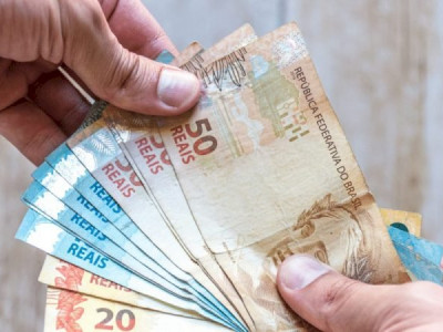 Salário mínimo para 2022 pode chegar a R$ 1.210 Salário mínimo para 2022 pode chegar a R$ 1.210