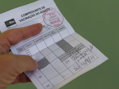 Após decisão de Barroso, governo prepara portaria sobre o passaporte da vacina Após decisão de Barroso, governo prepara portaria sobre o passaporte da vacina