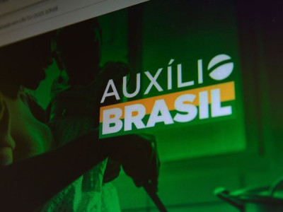 Caixa paga Auxílio Brasil para beneficiários com NIS final 3; veja calendário Caixa paga Auxílio Brasil para beneficiários com NIS final 3; veja calendário