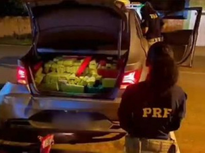 Depois de perseguição PRF apreende 988 Kg de maconha em Sidrolândia Depois de perseguição PRF apreende 988 Kg de maconha em Sidrolândia